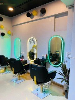 Moon King Salon Ambience